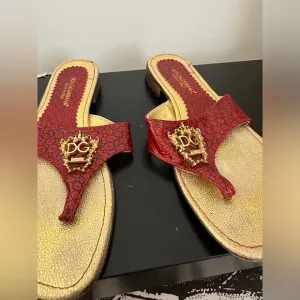 Dolce &amp; Gabbana flip flop sandals size 40