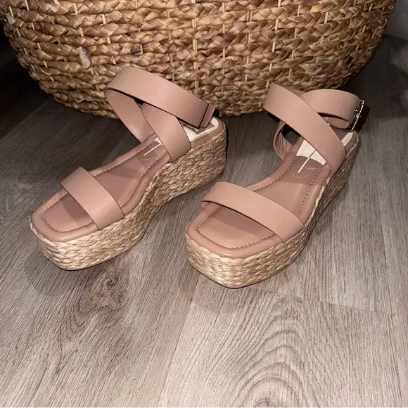 DOLCE VITA Cannes Sandal in Cafe Leather