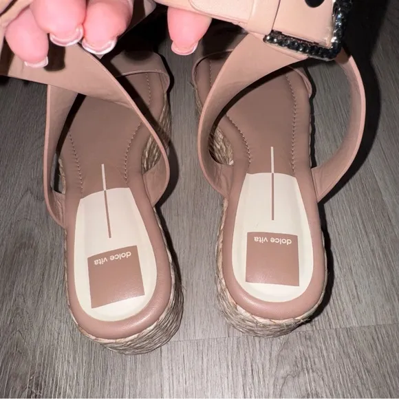 DOLCE VITA Cannes Sandal in Cafe Leather