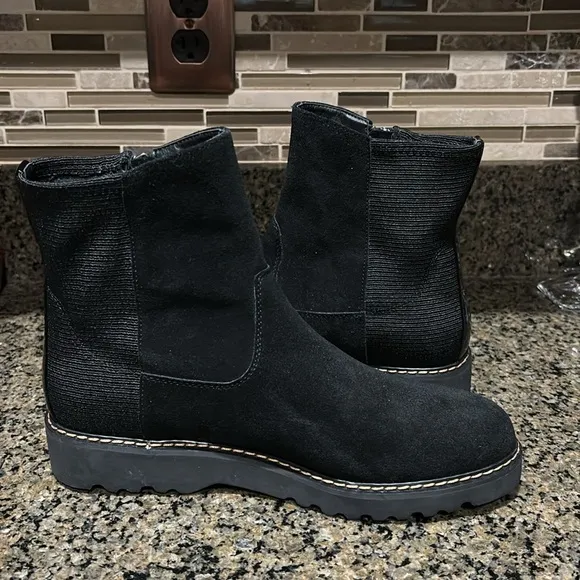 Donald J. Pliner Black leather short Boots