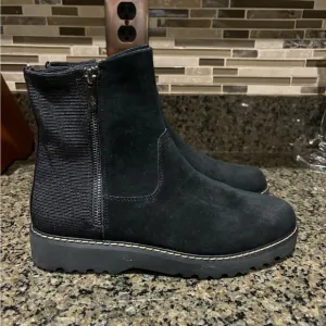 Donald J. Pliner Black leather short Boots