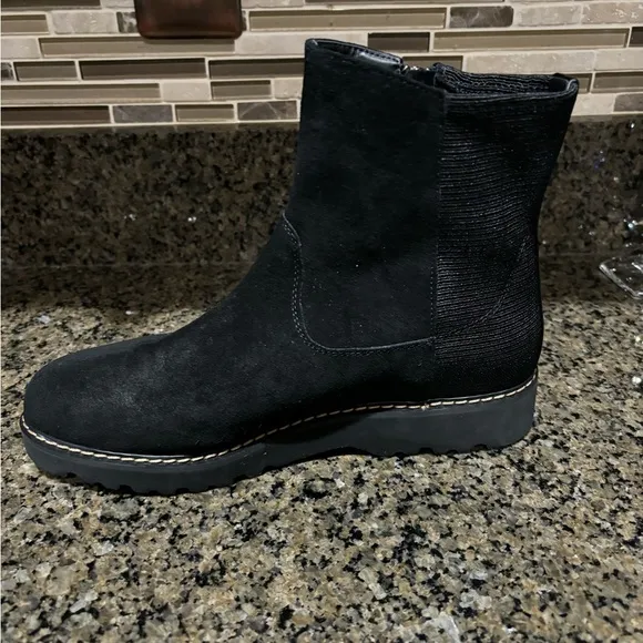 Donald J. Pliner Black leather short Boots
