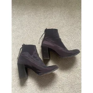Donald J. Pliner Brown/Maroon Heeled Boots Size 6.5 Made in Spain