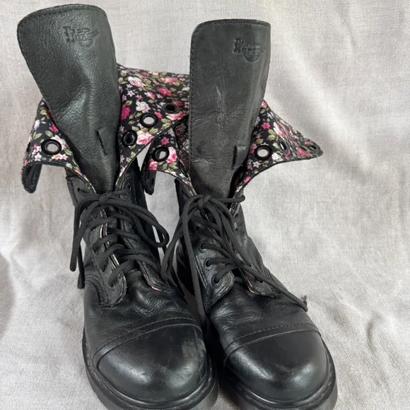 Dr. Martens Triumph 1914 Black Leather Floral Fold Over Lace Up Boots US Size 8