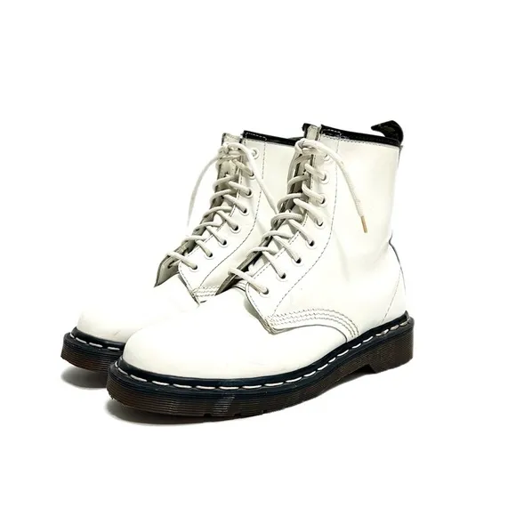 DR. MARTENS | Vintage 1990s white leather 8-eye original boots MADE IN ENGLAND