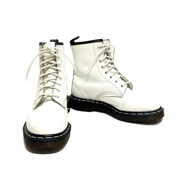 DR. MARTENS | Vintage 1990s white leather 8-eye original boots MADE IN ENGLAND