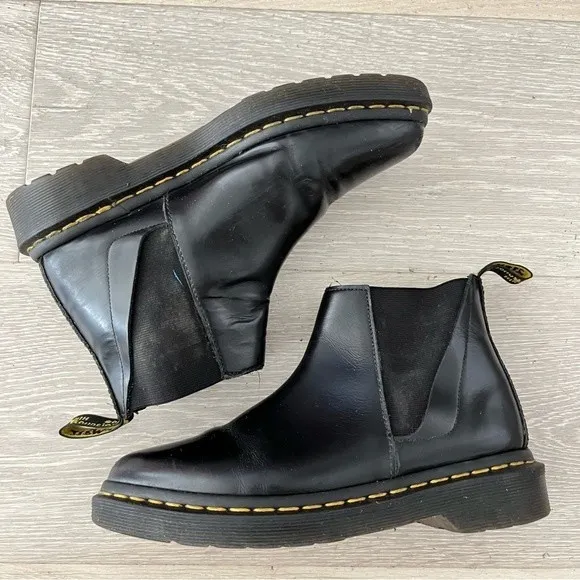 Dr. Martens Women's Black Leather “Bianca” pull on Chelsea Short boots 5