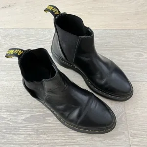 Dr. Martens Women's Black Leather “Bianca” pull on Chelsea Short boots 5