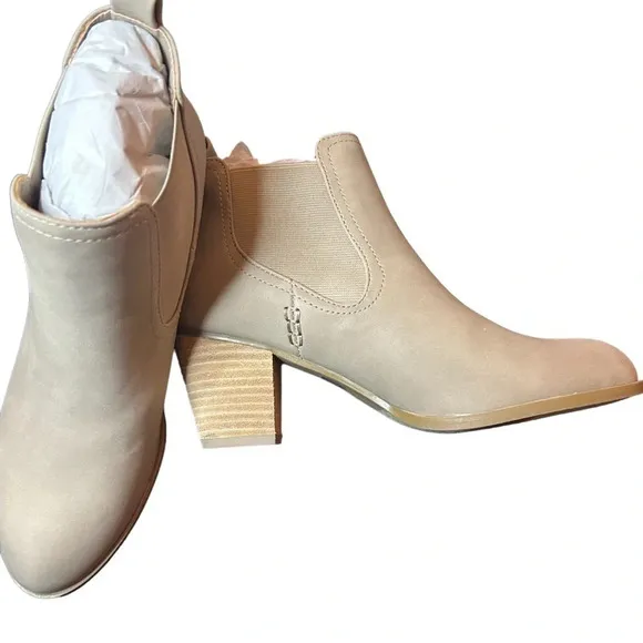 DV by Dolche Vita ankle boots bootie shoes Craig light tan size 8
