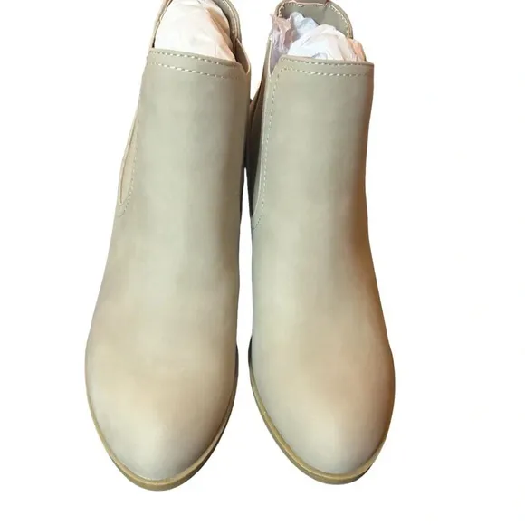 DV by Dolche Vita ankle boots bootie shoes Craig light tan size 8