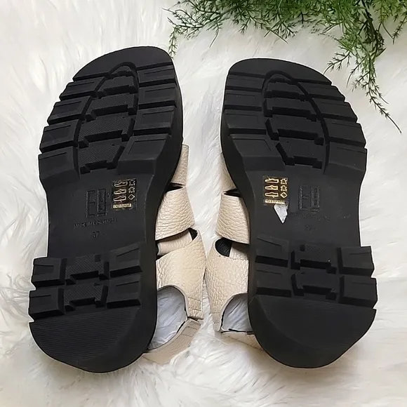 E8 by MIISTA | Kornelia Pebbled Leather Caged Platform Sandals