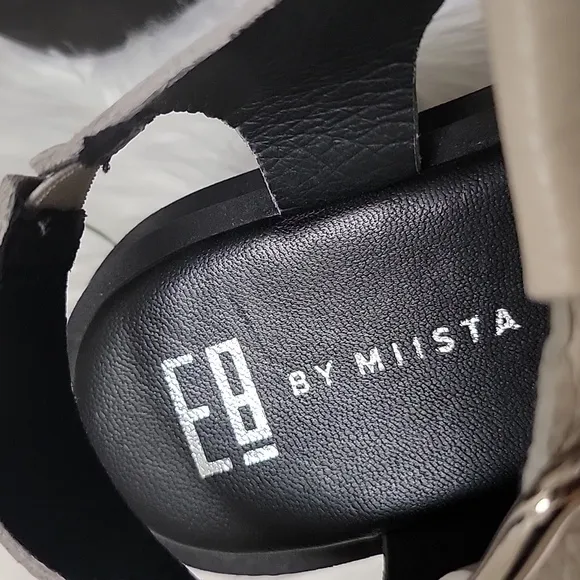 E8 by MIISTA | Kornelia Pebbled Leather Caged Platform Sandals