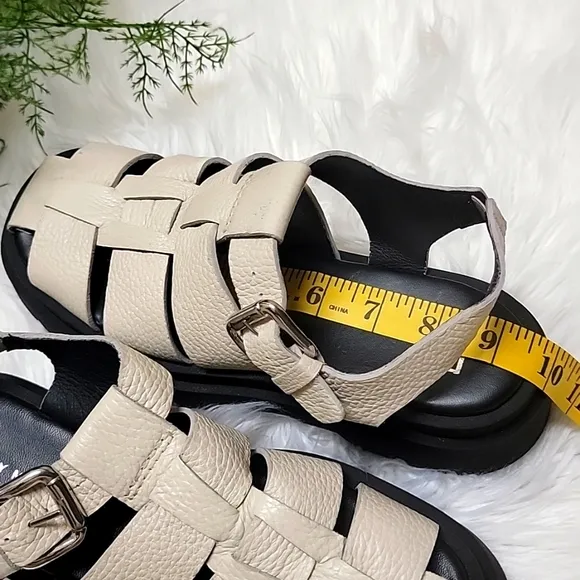 E8 by MIISTA | Kornelia Pebbled Leather Caged Platform Sandals