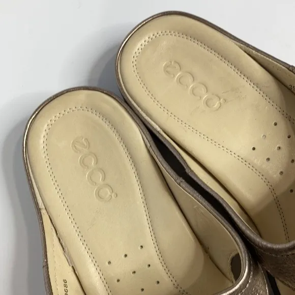 ECCO metallic leather flip flops sandals size 39