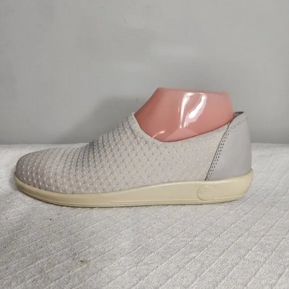 Ecco Women’s Size EU 37 US 6-6.5  Fabric Shoes Slip On Shoes Cream NWOB 104