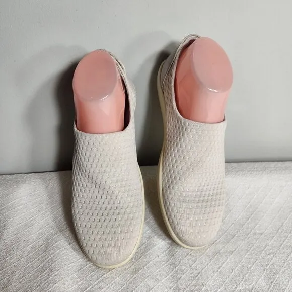 Ecco Women’s Size EU 37 US 6-6.5  Fabric Shoes Slip On Shoes Cream NWOB 104