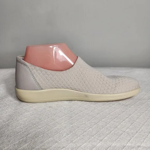 Ecco Women’s Size EU 37 US 6-6.5  Fabric Shoes Slip On Shoes Cream NWOB 104