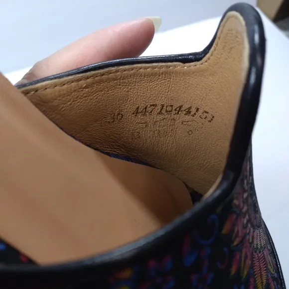 Embassy London women's slid on sandals