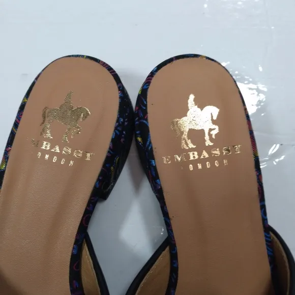 Embassy London women's slid on sandals