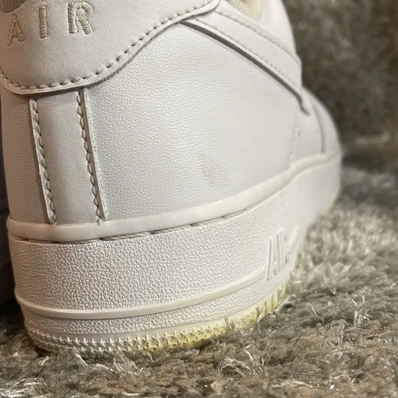 EUC- Men’s Nike Air Force 1 '07 Shoes