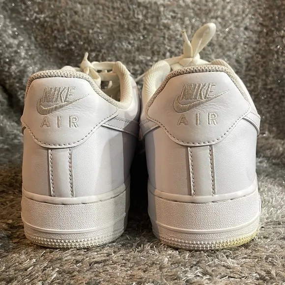 EUC- Men’s Nike Air Force 1 '07 Shoes