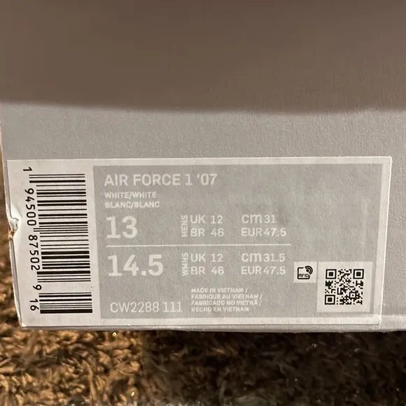 EUC- Men’s Nike Air Force 1 '07 Shoes