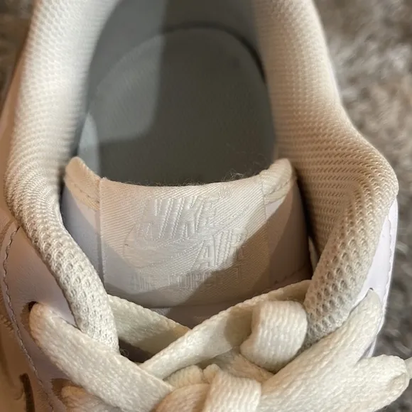 EUC- Men’s Nike Air Force 1 '07 Shoes