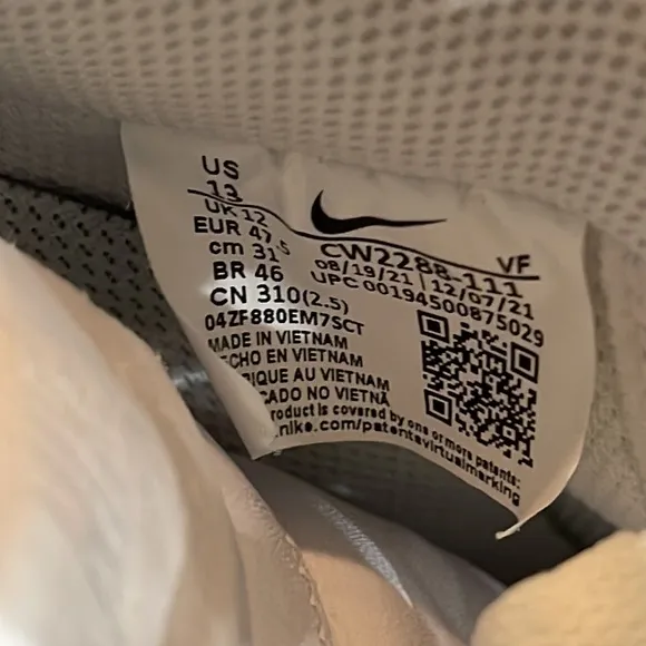 EUC- Men’s Nike Air Force 1 '07 Shoes