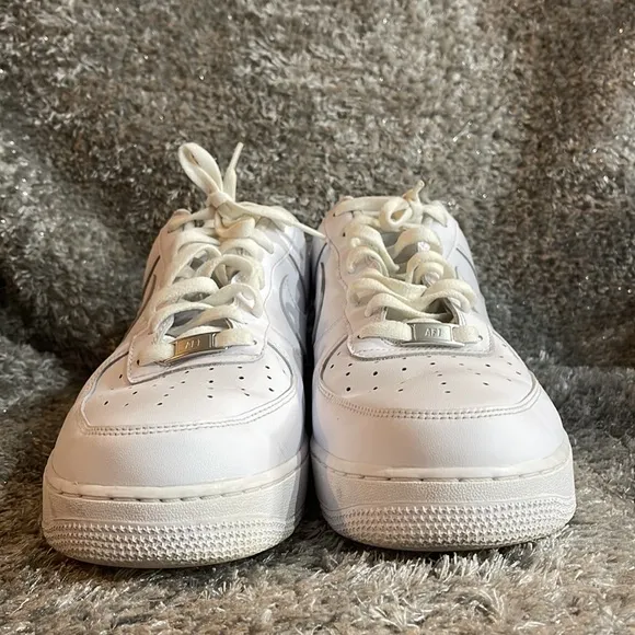 EUC- Men’s Nike Air Force 1 '07 Shoes