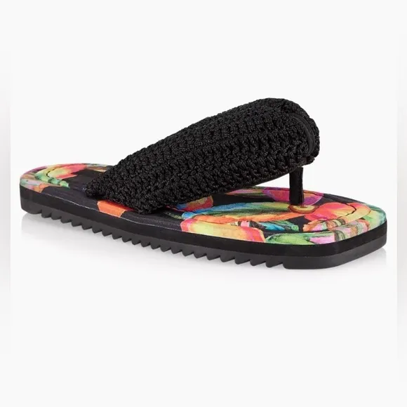 Farm Rio Cashew Crochet Puffy Flip flops Sandals Size 8 NWT