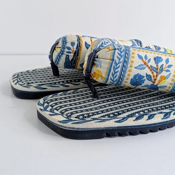 Farm Rio Puffy Sandals Womens 7 Navy Blue Yellow Flip Flops Floral Fabric Resort