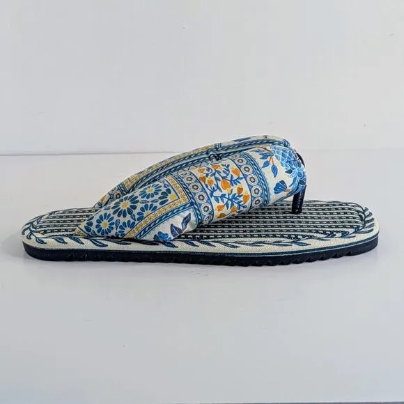 Farm Rio Puffy Sandals Womens 7 Navy Blue Yellow Flip Flops Floral Fabric Resort