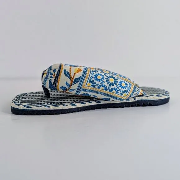 Farm Rio Puffy Sandals Womens 7 Navy Blue Yellow Flip Flops Floral Fabric Resort