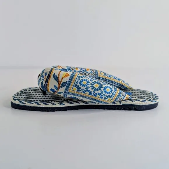 Farm Rio Puffy Sandals Womens 7 Navy Blue Yellow Flip Flops Floral Fabric Resort