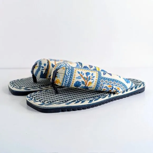 Farm Rio Puffy Sandals Womens 7 Navy Blue Yellow Flip Flops Floral Fabric Resort
