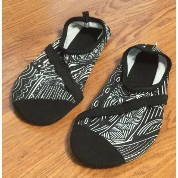 FitKicks Men's Water Shoes Size XL Black and White Summer