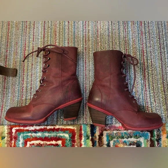 Fluevog EXCELLENT Hopefuls Serene burgundy lace up boots with buffed toe - 8.5/9