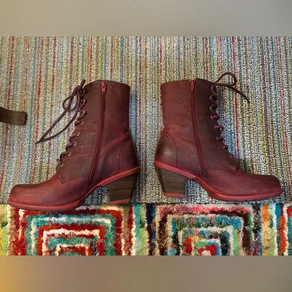 Fluevog EXCELLENT Hopefuls Serene burgundy lace up boots with buffed toe - 8.5/9