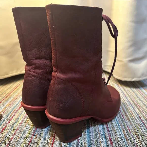 Fluevog EXCELLENT Hopefuls Serene burgundy lace up boots with buffed toe - 8.5/9