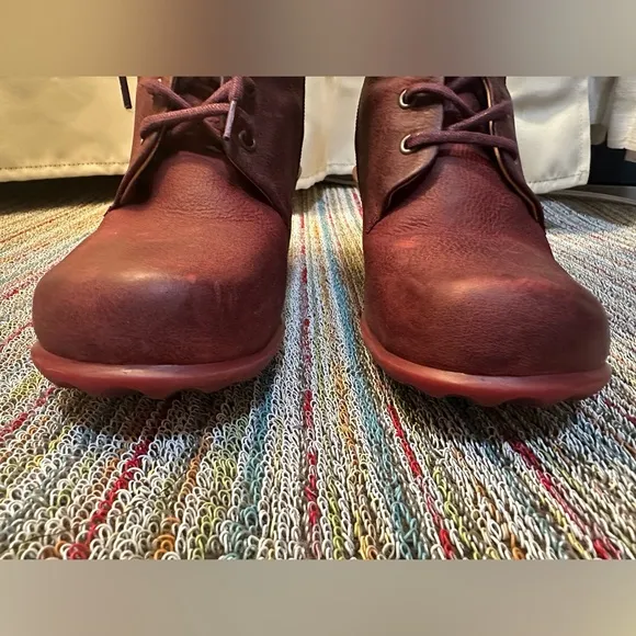 Fluevog EXCELLENT Hopefuls Serene burgundy lace up boots with buffed toe - 8.5/9