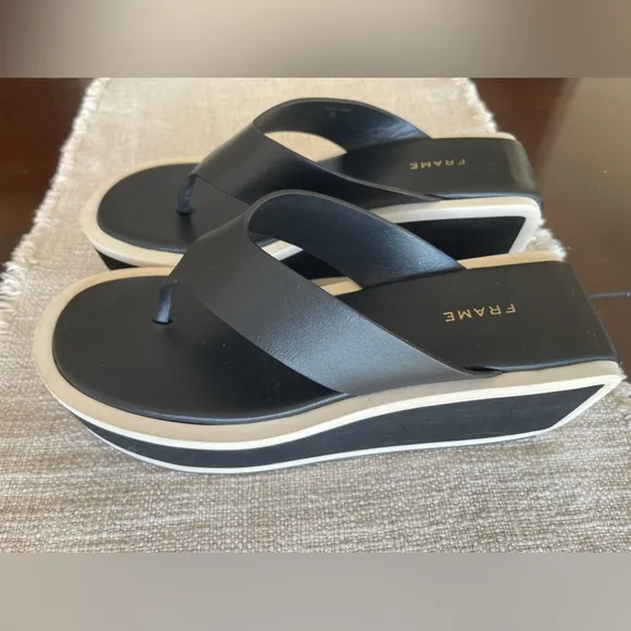 Frame Denim Le Ocean Wedge Platform Flip Flops Sandals in Noir Multi 39