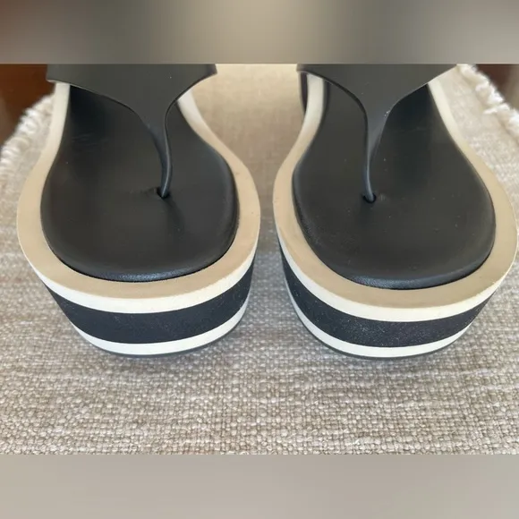 Frame Denim Le Ocean Wedge Platform Flip Flops Sandals in Noir Multi 39