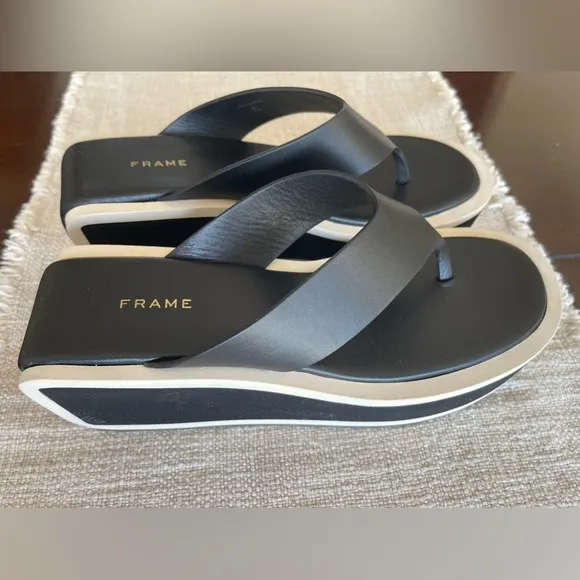 Frame Denim Le Ocean Wedge Platform Flip Flops Sandals in Noir Multi 39