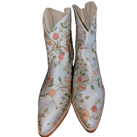 FREE PEOPLE  MOMO Eloise Embroidered Ankle Boots