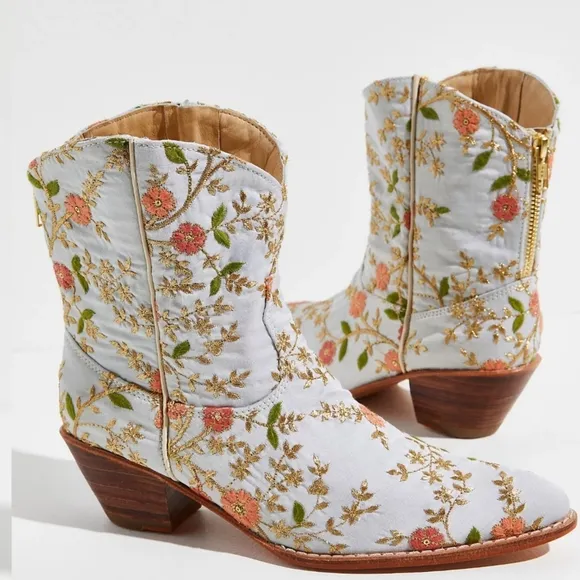 FREE PEOPLE  MOMO Eloise Embroidered Ankle Boots