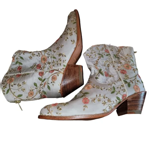 FREE PEOPLE  MOMO Eloise Embroidered Ankle Boots