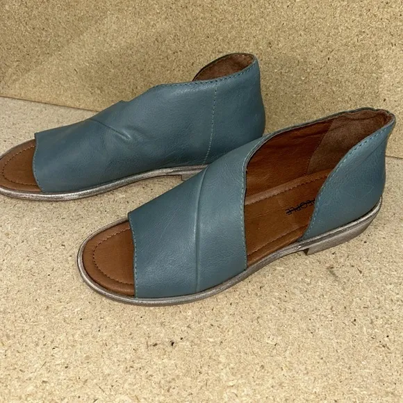 Free People Mont Blanc Sandals (38.5 S1-5)  (39-99) (37-S5)