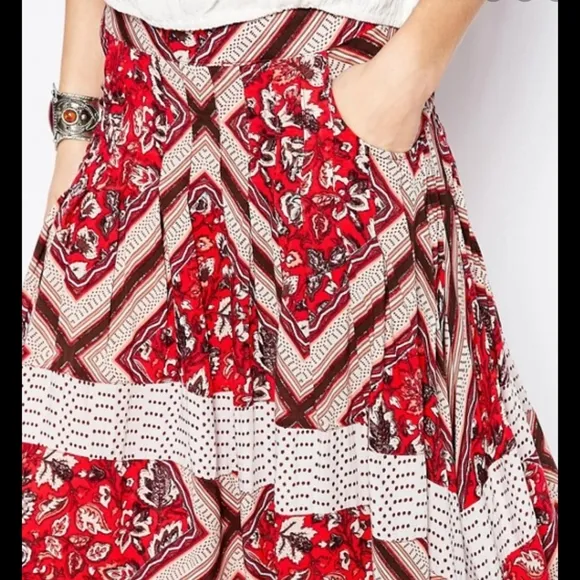 Free People Paradise Midi Skirt Mixed Floral Print Handkerchief Hem Size 4 NWT