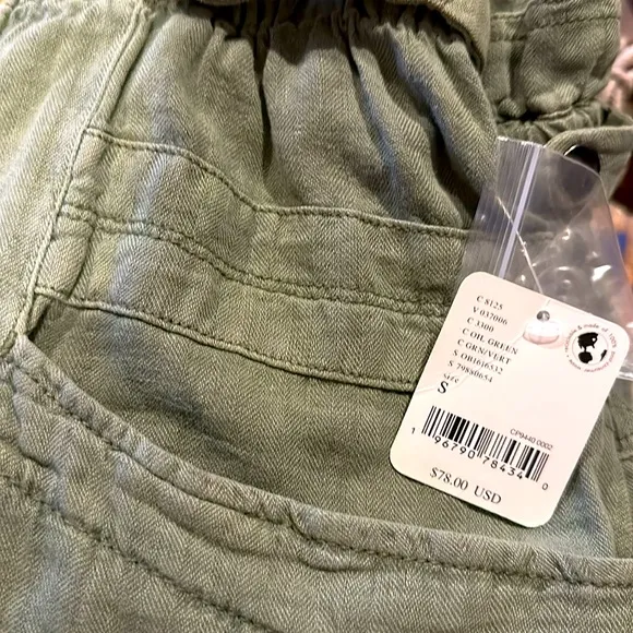 Free People Topanga Cuff Short in Oil Green.  NWT size small.