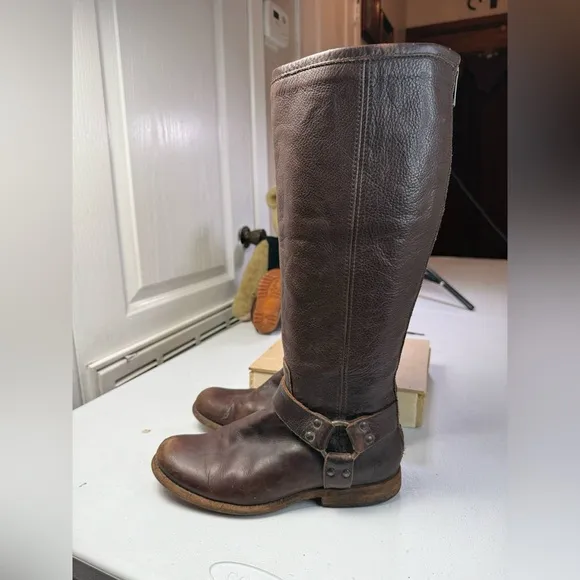 Frye #76851 Phillip Harness Tall Back Zip Burgundy Leather  Womens Boots Sz 7 B